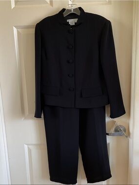 Maggy London Women's Black Two-Piece Pant Suit
